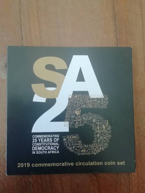 2019 Commemorative circulation coin set folder